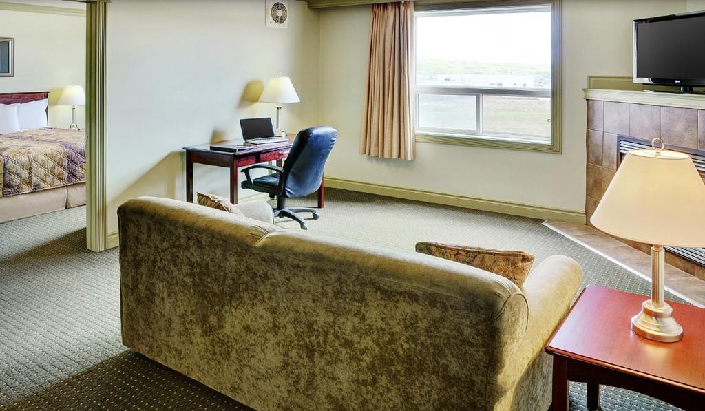 Nova Inn Peace River Экстерьер фото